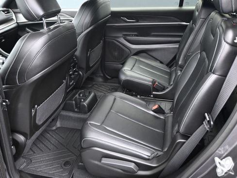 Used 2024 Jeep Grand Cherokee L Limited image 6