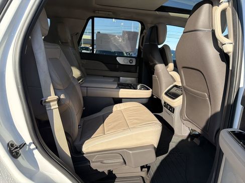 Certified 2024 Lincoln Navigator Reserve image 17