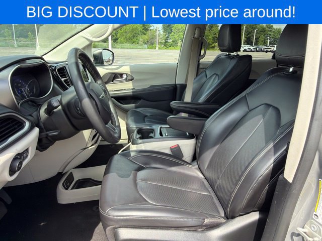 Used 2023 Chrysler Pacifica Touring-L FWD image 27
