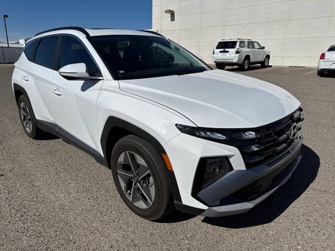 Used 2025 Hyundai Tucson SEL FWD image 3