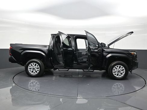 Used 2025 Toyota Tacoma SR AWD/4WD image 29