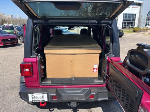 Used 2024 Jeep Wrangler Unlimited Rubicon w/ Dual Top Group image 9