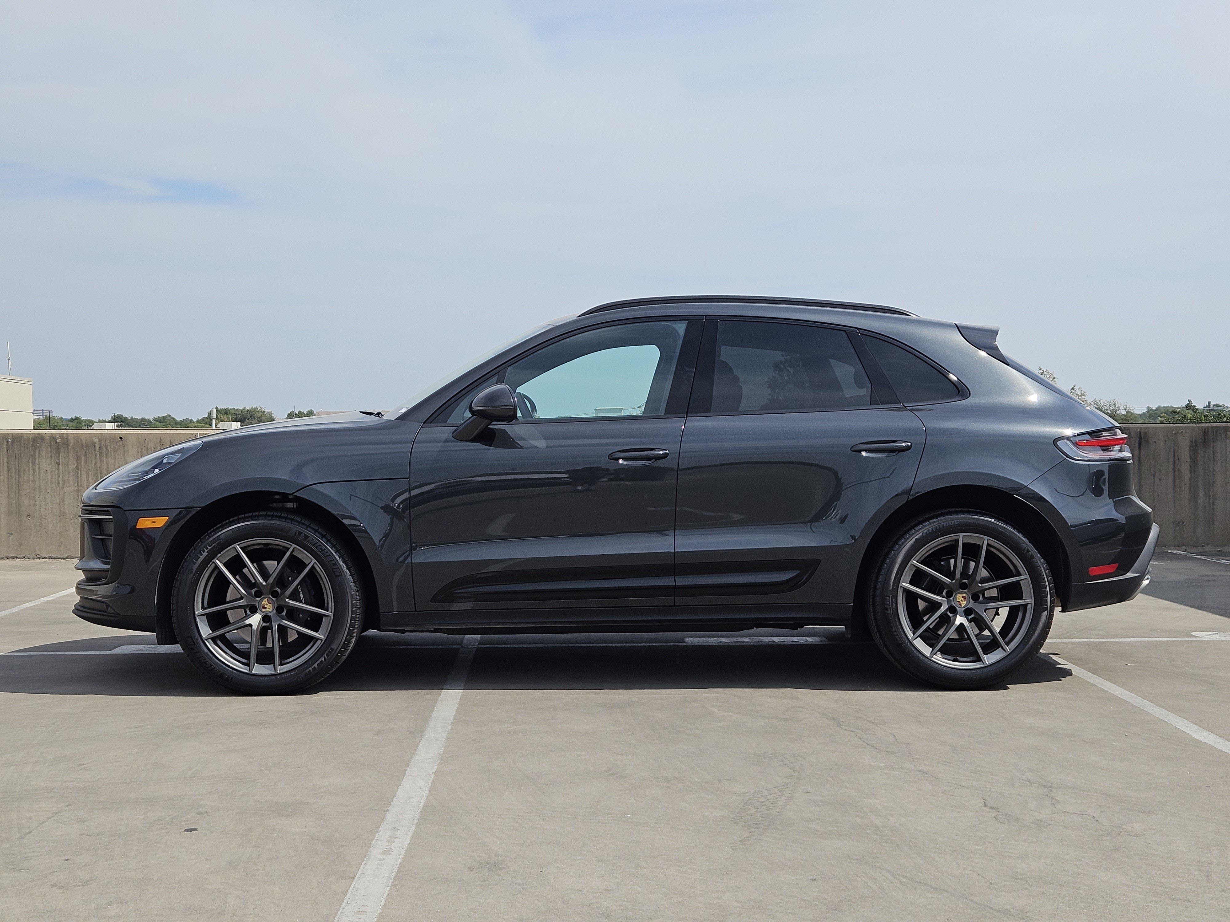 Certified 2026 Porsche Macan AWD/4WD image 2