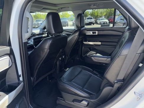 Used 2021 Ford Explorer Limited w/ Equipment Group 301A AWD/4WD image 6