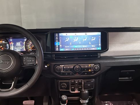 Used 2024 Jeep Wrangler Unlimited Sport AWD/4WD image 29
