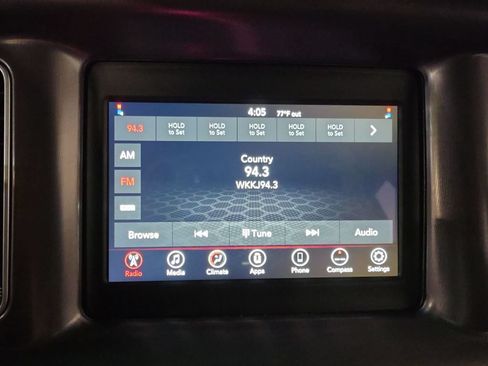 Used 2020 Dodge Charger SXT RWD image 12