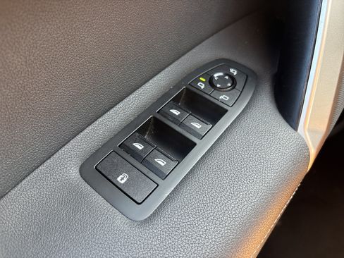 Used 2024 BMW iX xDrive50 w/ Premium Package AWD/4WD image 15