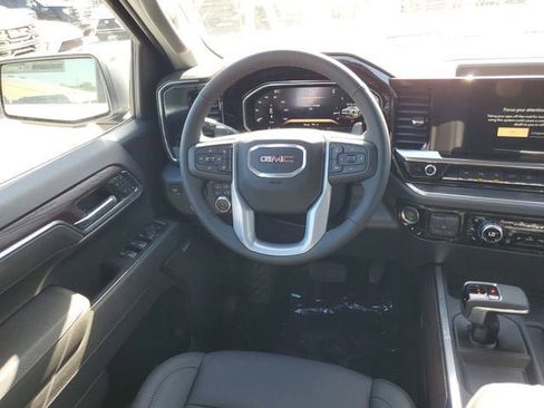 New 2026 GMC Sierra 1500 SLT image 15