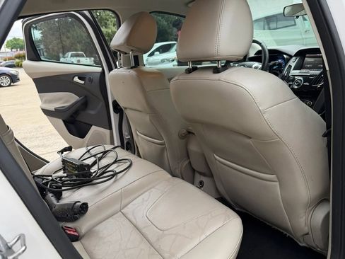 Used 2013 Ford Focus Electric Hatchback FWD image 12