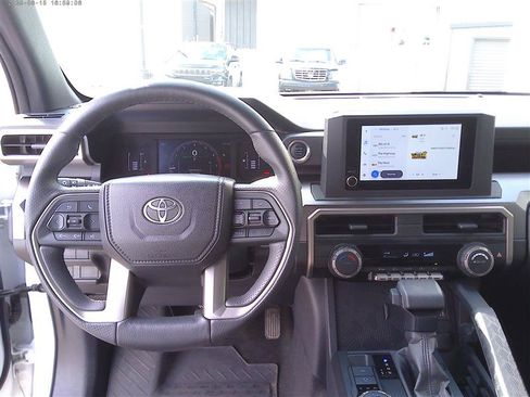 Used 2025 Toyota 4Runner SR5 AWD/4WD image 10