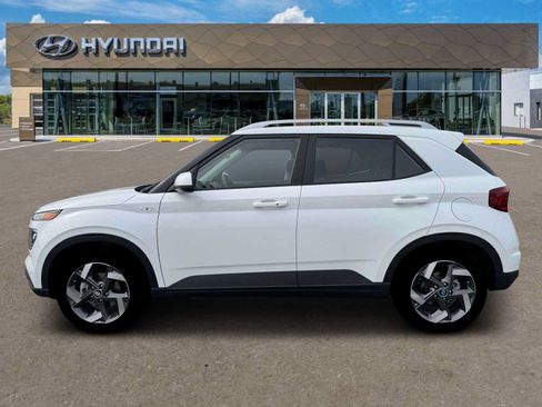 Used 2026 Hyundai Venue SEL FWD image 3