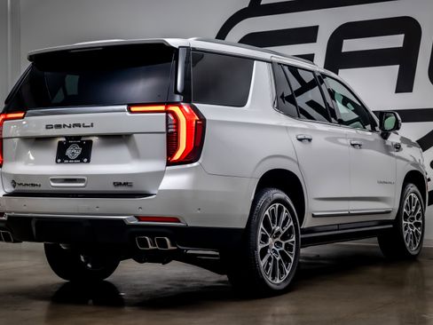 Used 2025 GMC Yukon Denali w/ Denali Reserve Package image 34