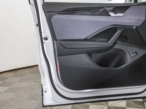 New 2026 Volkswagen Tiguan SE image 32