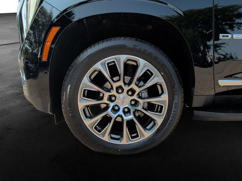 Used 2025 GMC Yukon XL Denali AWD/4WD image 9