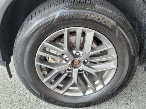 Used 2024 Nissan Rogue S FWD image 6