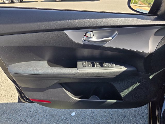 Used 2023 Kia Forte LXS w/ LXS Technology Package FWD image 16