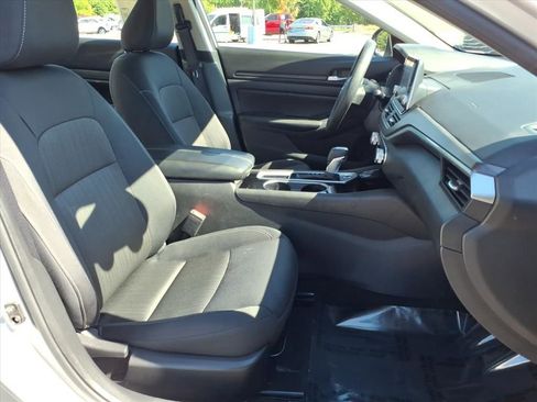 Used 2024 Nissan Altima 2.5 SV FWD image 25