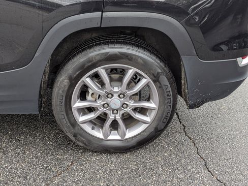 Used 2023 GMC Terrain SLT image 30