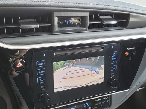 Used 2017 Toyota Corolla LE image 23