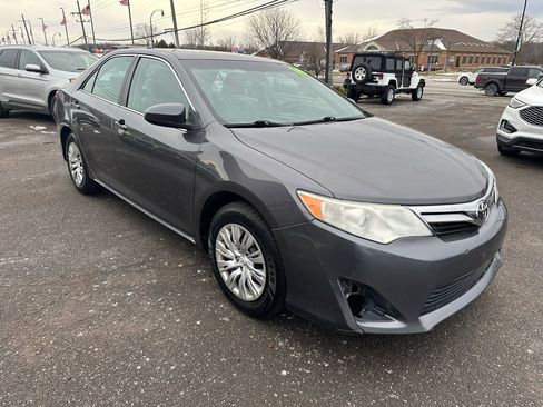 Used 2014 Toyota Camry SE image 9