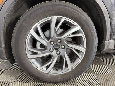 Used 2025 Lincoln Corsair AWD image 13