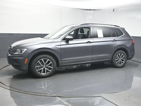 Used 2019 Volkswagen Tiguan SE w/ Panoramic Sunroof Package AWD/4WD image 4