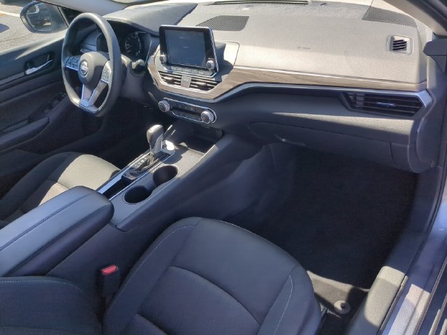 Used 2025 Nissan Altima 2.5 SV FWD image 13