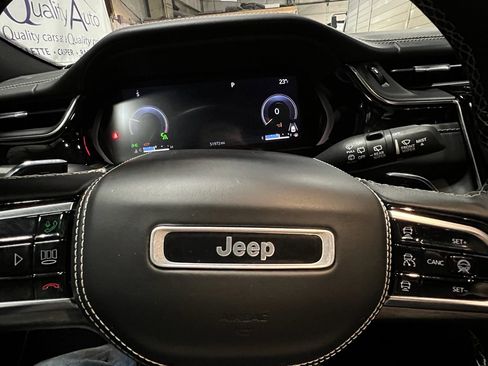 Used 2023 Jeep Grand Cherokee Overland w/ Advanced Protech Group III image 24