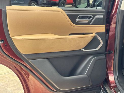 Used 2025 INFINITI QX80 Luxe RWD image 16