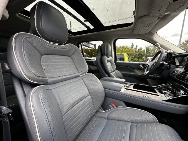 Certified 2020 Lincoln Navigator Black Label w/ Cargo Convenience Package AWD/4WD image 34