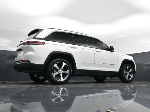 Used 2024 Jeep Grand Cherokee Limited w/ Luxury Tech Group II image 44