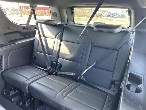 Used 2025 Chevrolet Suburban Z71 image 22