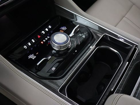 Used 2022 Jeep Wagoneer Series III w/ Premium Group I image 71