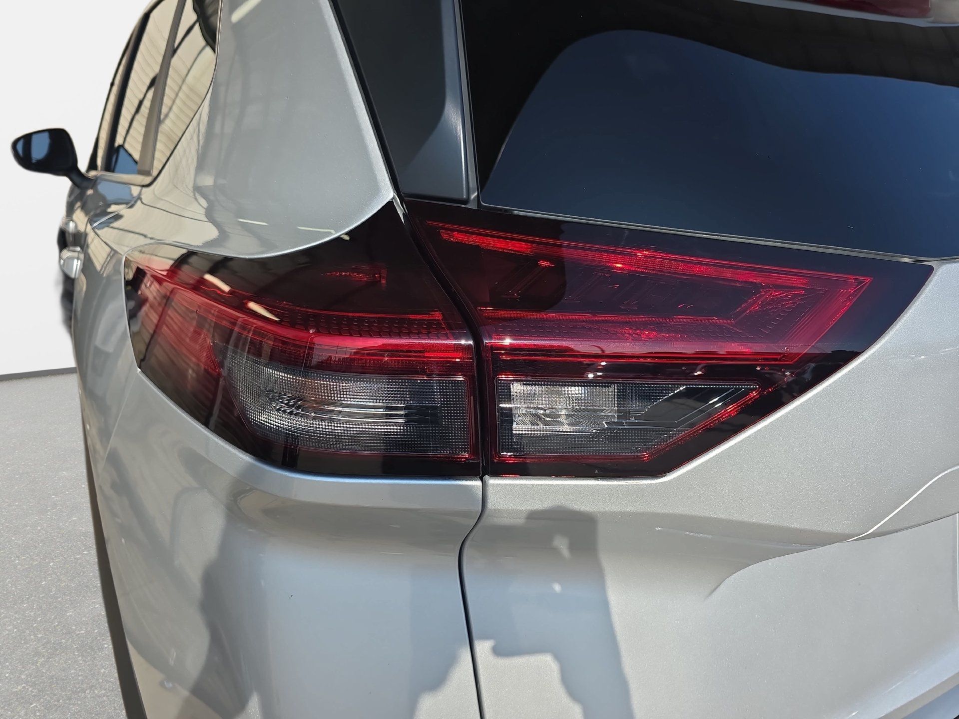 Used 2023 Nissan Rogue SV FWD image 31