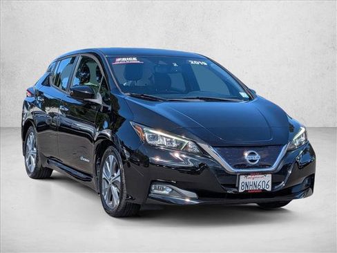 Used 2019 Nissan Leaf SV w/ SV Technology Package FWD image 3