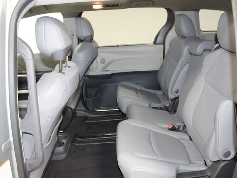 Used 2024 Toyota Sienna XLE image 23