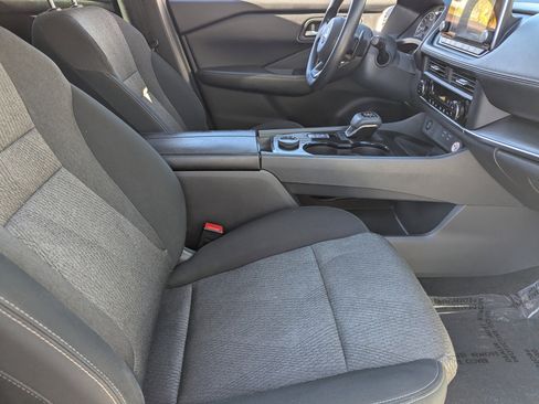 Used 2024 Nissan Rogue SV image 9