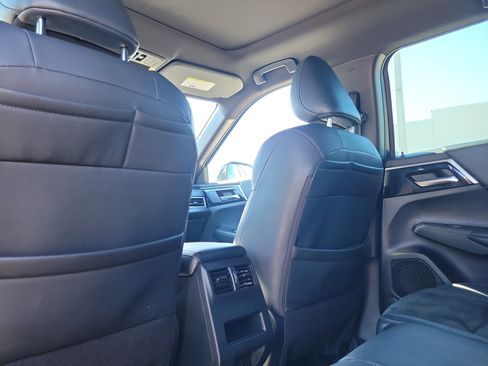 Used 2022 Mitsubishi Outlander SE image 14