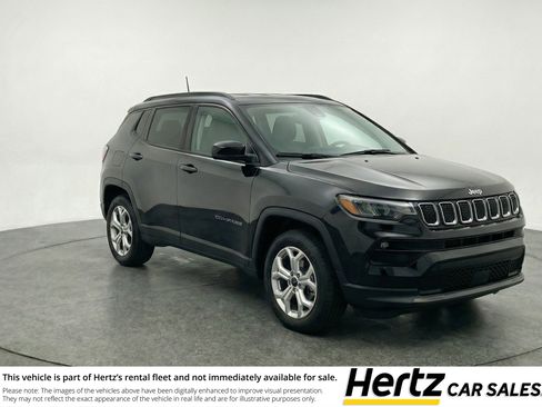 Used 2025 Jeep Compass Latitude AWD/4WD image 1