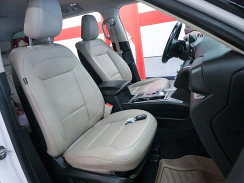 Used 2020 Ford Explorer XLT w/ Equipment Group 202A RWD image 26