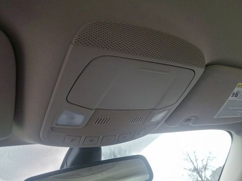 Used 2019 Ford Fusion SE image 28