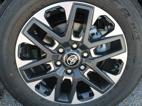 Used 2026 Toyota Tundra Limited AWD/4WD image 9