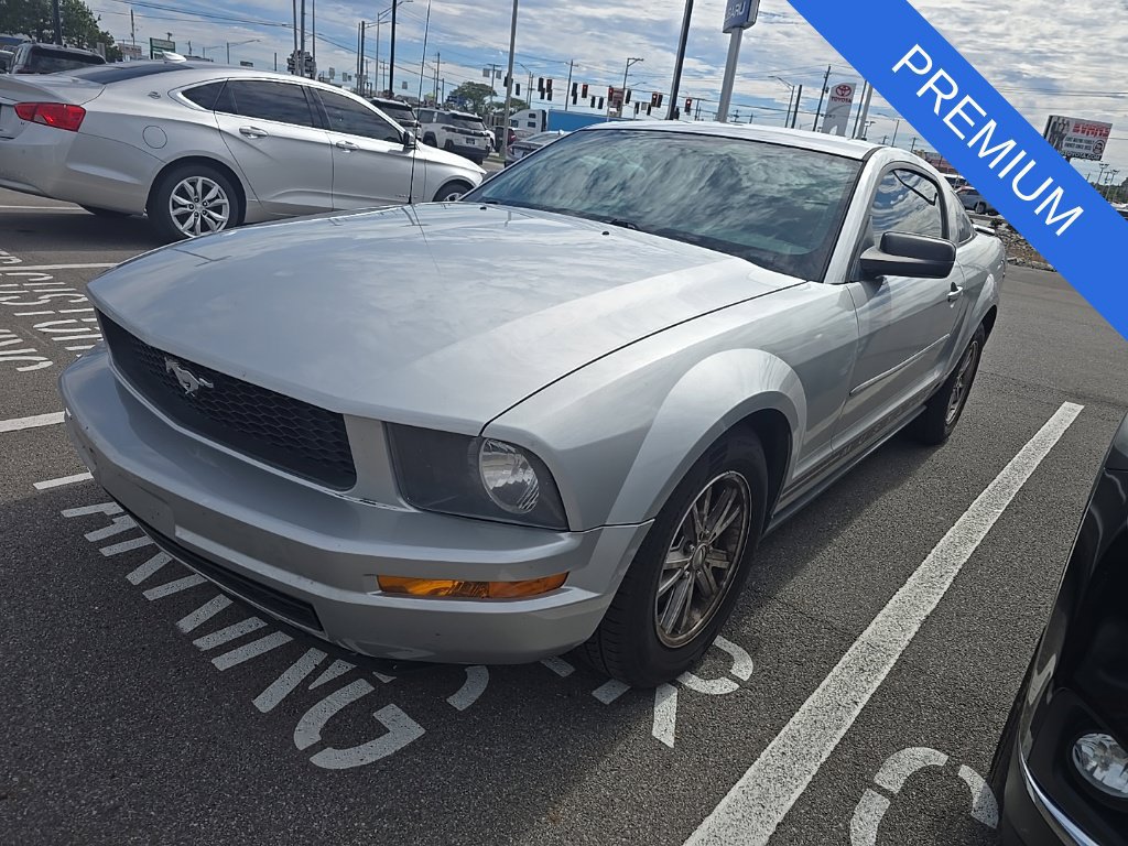 Used 2008 Ford Mustang Coupe RWD image 2