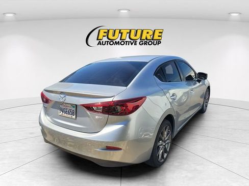 Used 2018 MAZDA MAZDA3 Touring image 3