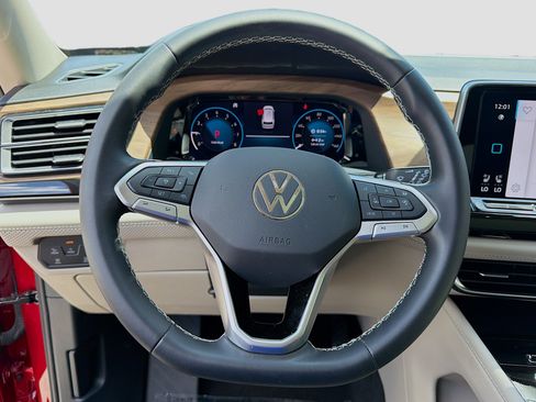 Used 2024 Volkswagen Atlas SE w/ Panoramic Sunroof Package FWD image 10