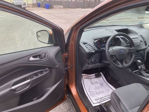 Used 2017 Ford Escape SE image 10