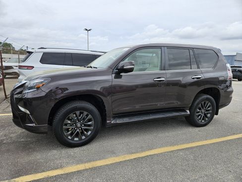 Used 2020 Lexus GX 460 Premium w/ Premium Package image 4