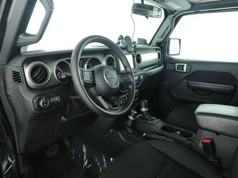 Used 2020 Jeep Gladiator Sport w/ Trailer Tow Package AWD/4WD image 5