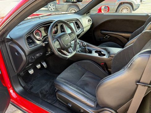 Used 2015 Dodge Challenger SRT Hellcat image 6