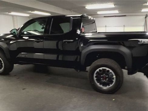 Used 2025 Toyota Tacoma TRD Off-Road image 6
